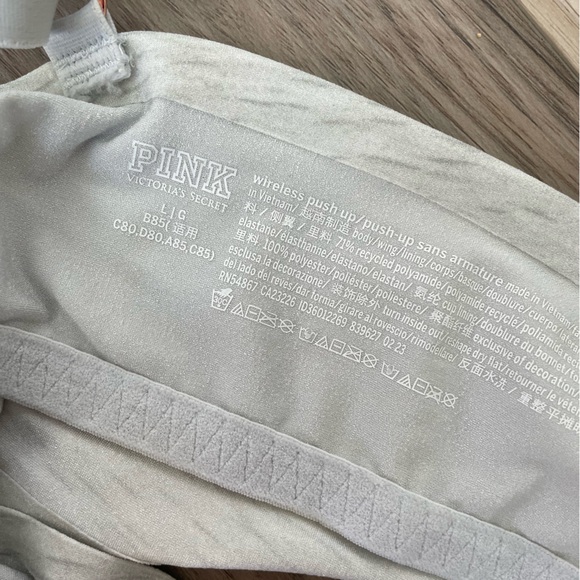 Victoria’s Secret Wireless Push Up Bra - Picture 5 of 5